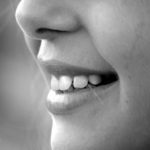 Piękne zdrowe zęby oraz powalający przepiękny uśmieszek to powód do płenego uśmiechu.